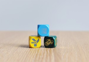 houten-dobbelstenen-kleur-promodobbelstenen